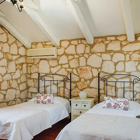 Chloe Villa Agios Leon